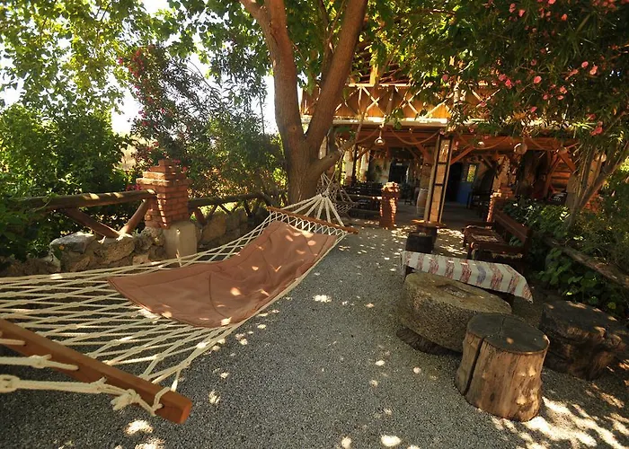 أغورا بانسيون